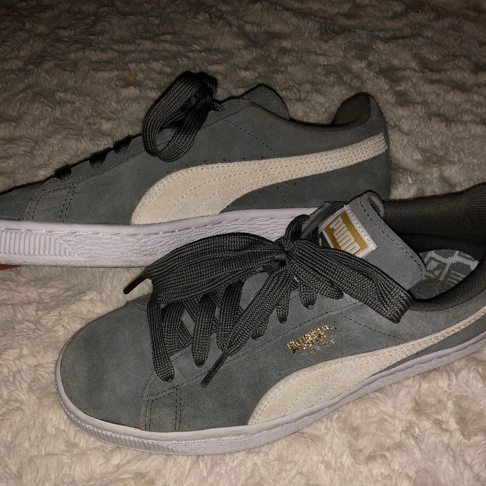 ❌⚠️SOLD- PUMA Classic Suede Sneaker - Picture 2 of 8